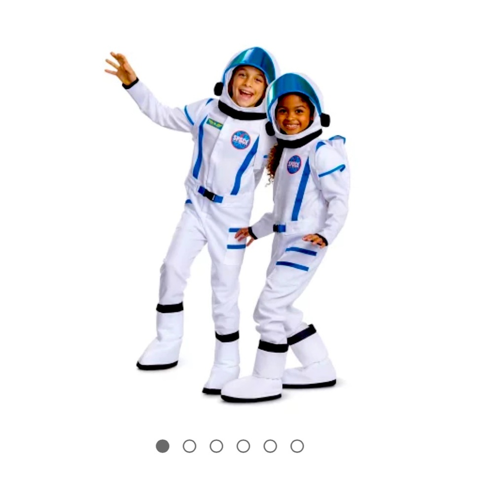 Astronaut 👩‍🚀 costume.